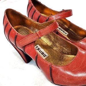 Tsubo designer Mary Jane heels red & black/brown in like-new condition 7
